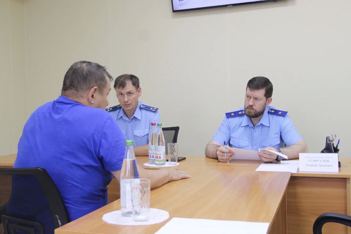 Прокурор Татарстана Альберт Суяргулов провел прием в Буинской ЦРБ Прокурор Татарстана Альберт Суяргулов провел прием в Буинской ЦРБ