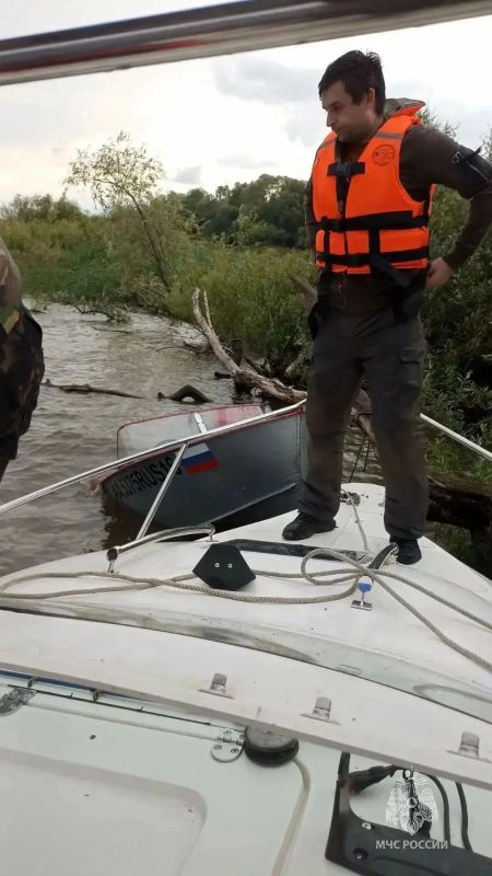 На Каме спасли ребенка и двоих взрослых после бедствия на лодке На Каме спасли ребенка и двоих взрослых после бедствия на лодке
