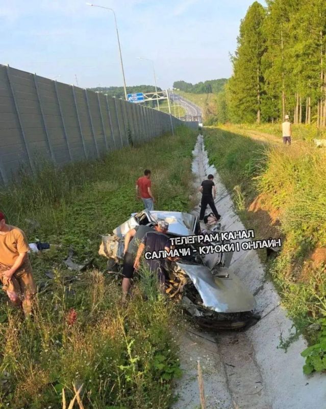 Под Казанью легковушка с подростками вылетела в кювет и перевернулась