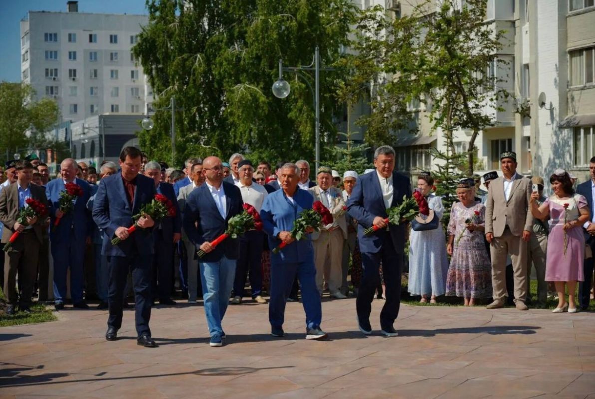 В Казахстане установили памятник Габдулле Тукаю В Казахстане установили памятник Габдулле Тукаю
