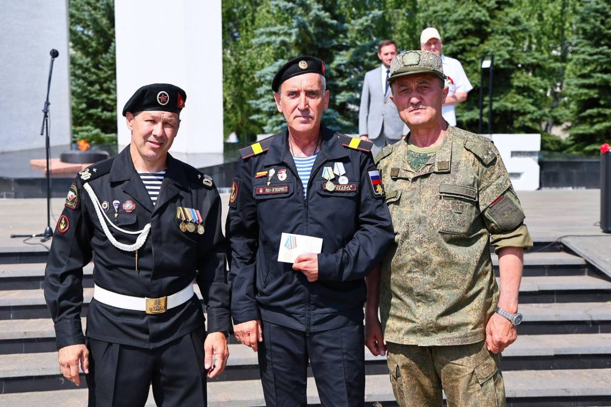 В Нижнекамске отметили 330-летие Военно-Морского флота России В Нижнекамске отметили 330-летие Военно-Морского флота России