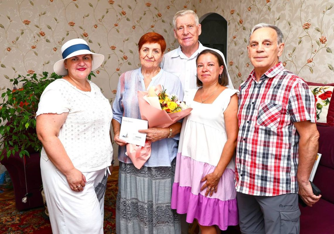 Первостроитель Нижнекамска Альбина Дыранова отметила 85-летие Первостроитель Нижнекамска Альбина Дыранова отметила 85-летие
