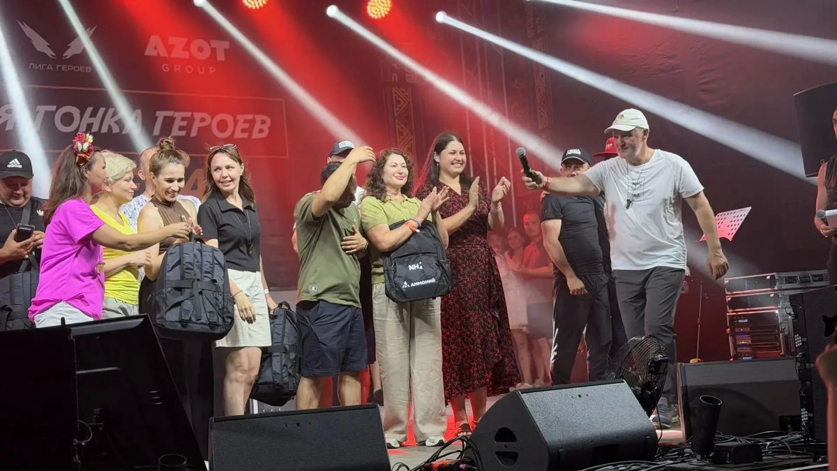Команда Менделеевской ЦРБ Red Hot Medics («Огненные медики») достойно прошла юбилейную «Гонку Героев», преодолев 12,5 км трассы и 43 препятствия: от «Турбины» и «Трамвая» до «Вертолета» и «Тепловоза»