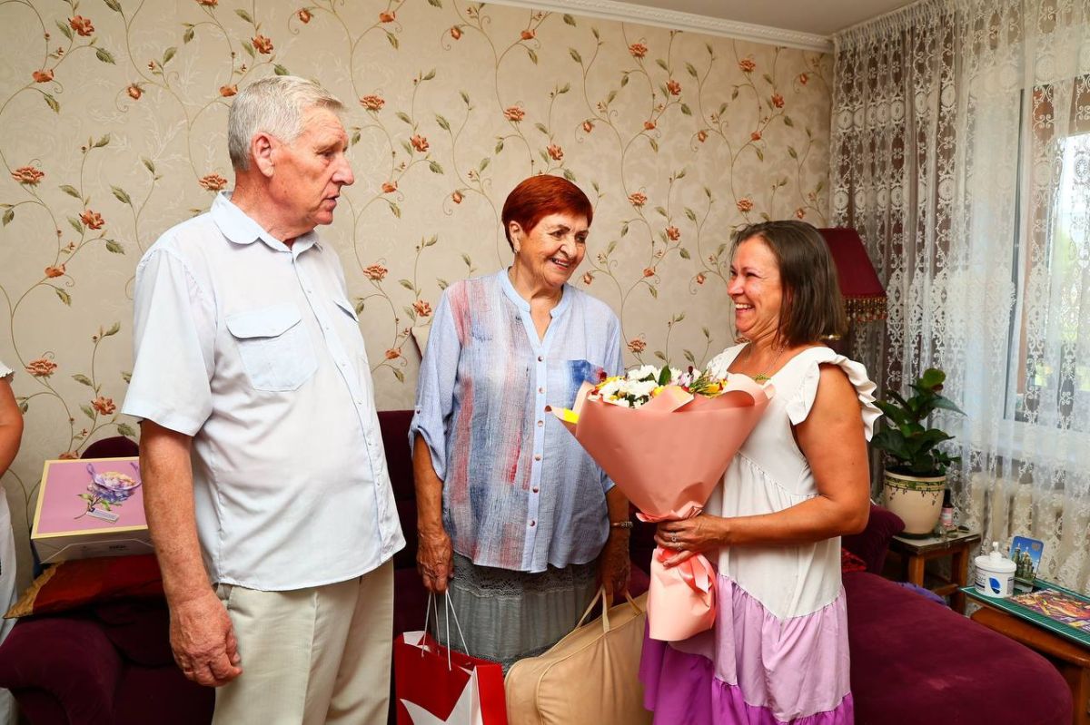 Первостроитель Нижнекамска Альбина Дыранова отметила 85-летие Первостроитель Нижнекамска Альбина Дыранова отметила 85-летие