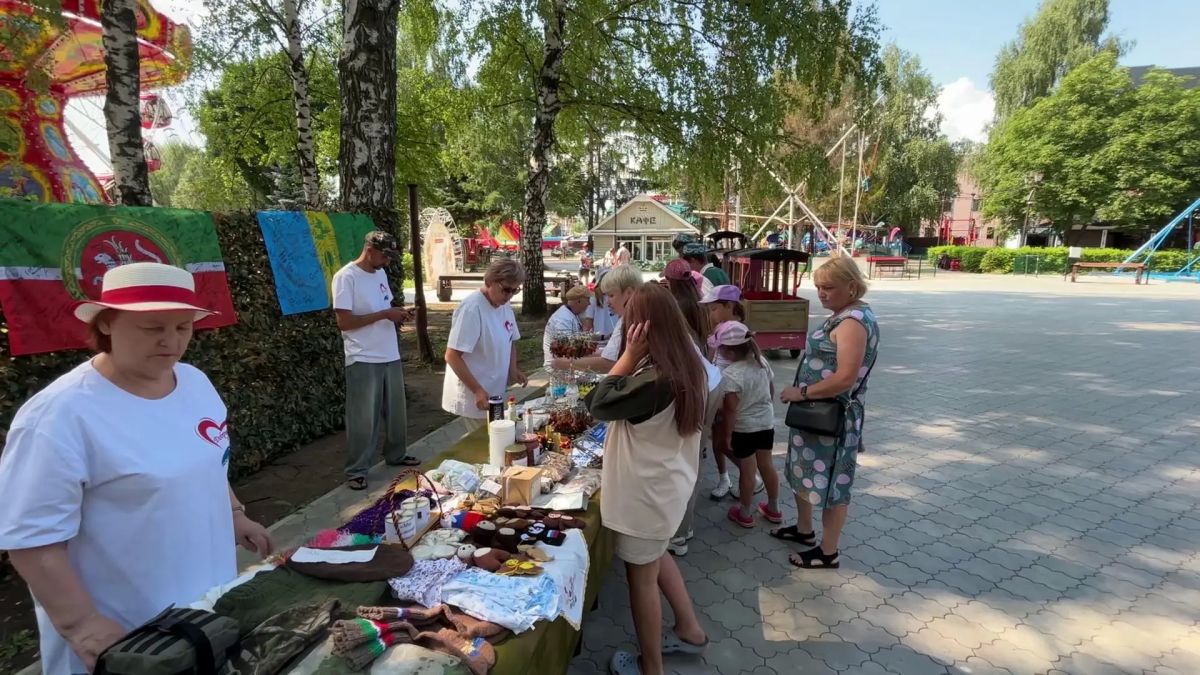 Сегодня волонтёрская группа «Добрые сердца» организовала благотворительную акцию в нижнекамском парке аттракционов «Сабантуй» Сегодня волонтёрская группа «Добрые сердца» организовала благотворительную акцию в нижнекамском парке аттракционов «Сабантуй»