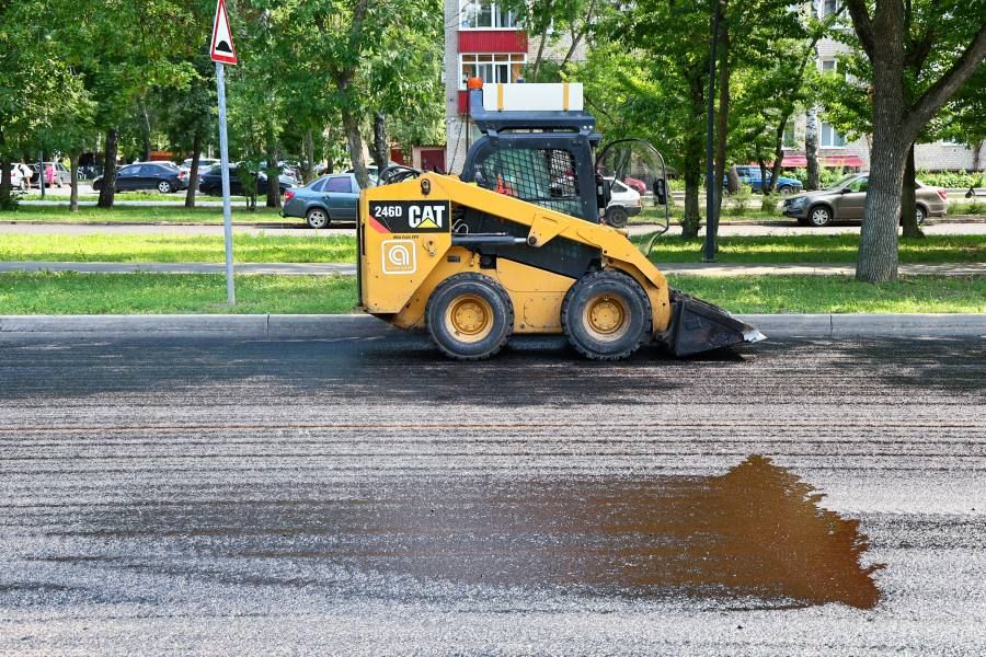 На проспекте Химиков обновляют проезжую часть, тротуары и освещение На проспекте Химиков обновляют проезжую часть, тротуары и освещение