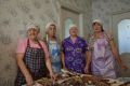 «Вместе мы сила»: волонтеры из Нурлата готовят еду для бойцов СВО