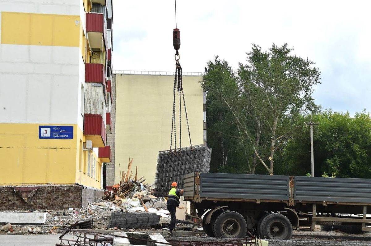 Восстановление дома в Нижнекамске после июньской атаки БПЛА планируют завершить ко Дню республики, сообщил глава города Радмир Беляев Восстановление дома в Нижнекамске после июньской атаки БПЛА планируют завершить ко Дню республики, сообщил глава города Радмир Беляев