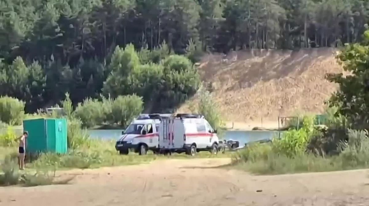 На озере Изумрудном в Казани вторые сутки ищут подростка