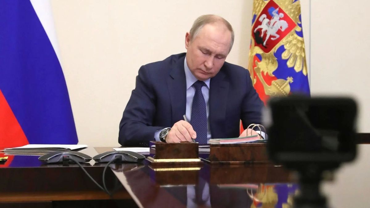 Владимир Путин подписал закон, который упростит государственные закупки для регионов