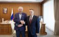 Министр строительства и ЖКХ РФ Ирек Файзуллин вручил знак «Почетный строитель России» депутату Государственного Совета Республики Татарстан, председателю совета директоров ОАО «Алексеевскдорстрой» Фоату Валиеву