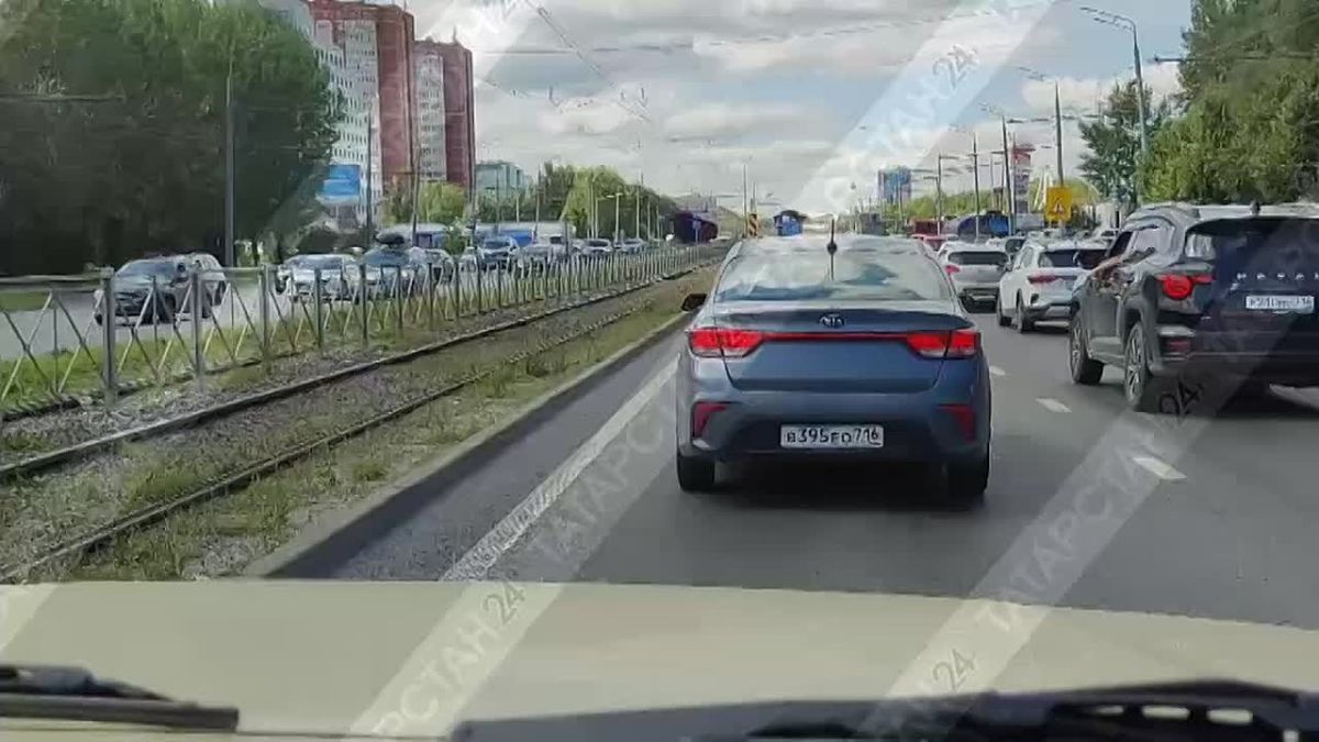 В Казани на Проспекте Ямашева столкнулись две иномарки