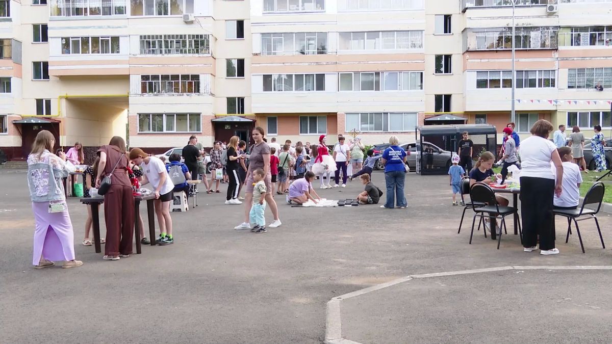 В Нижнекамске по адресу ул. Корабельная 30 прошёл праздник двора В Нижнекамске по адресу ул. Корабельная 30 прошёл праздник двора