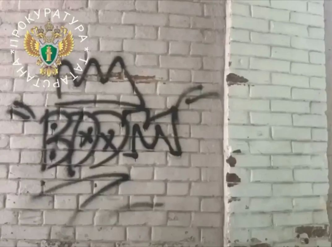Подростки оставили теги на казанском храме Подростки оставили теги на казанском храме
