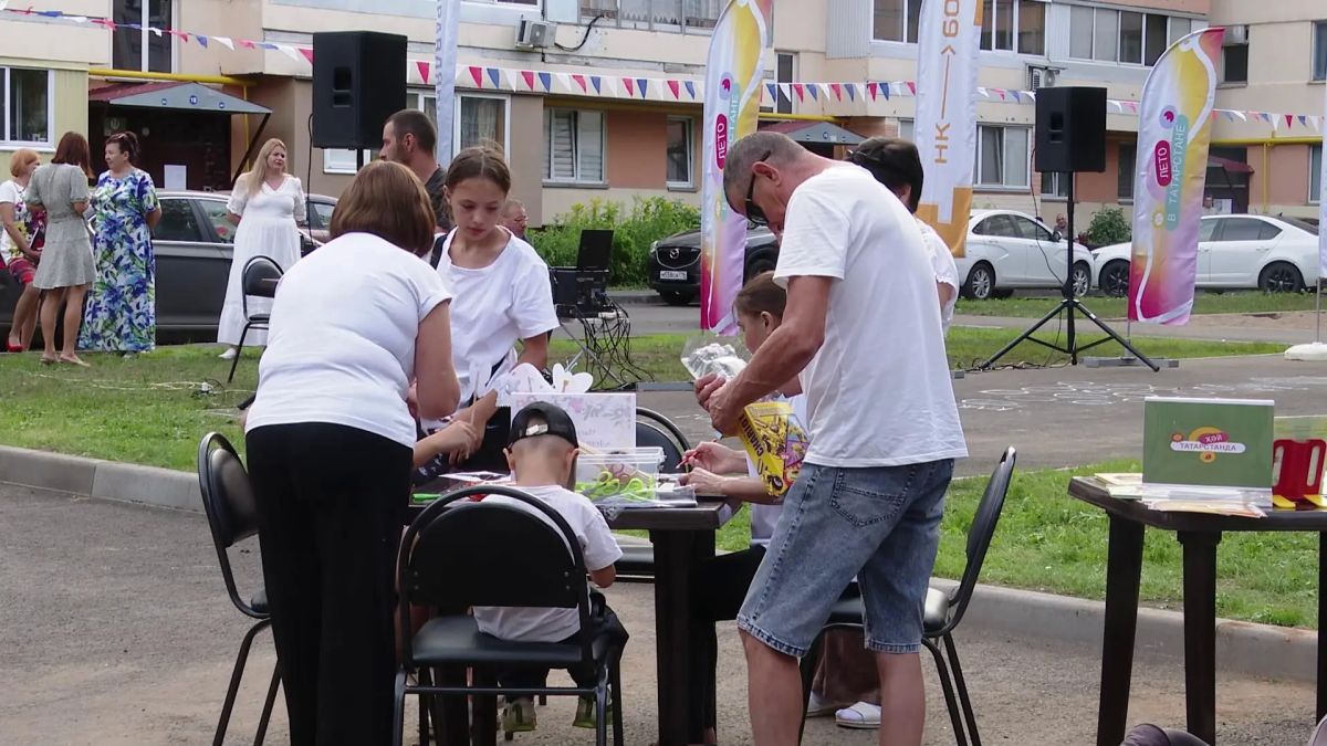 В Нижнекамске по адресу ул. Корабельная 30 прошёл праздник двора В Нижнекамске по адресу ул. Корабельная 30 прошёл праздник двора