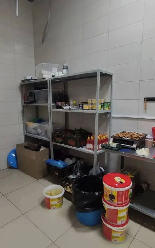 В Казани снова закрыли шаурмечную на Даурской В Казани снова закрыли шаурмечную на Даурской