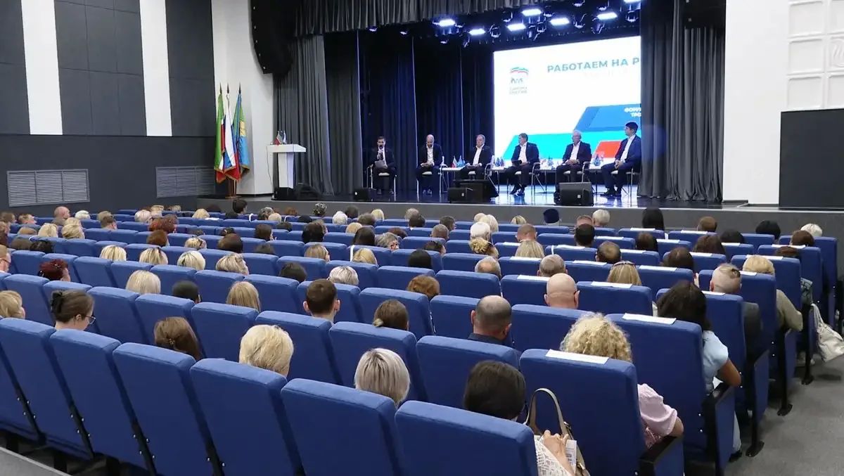 Партия «Единая Россия» 6 августа провела отчётно-программный форум, на котором собрался весь местный актив, в том числе и представители секретариата