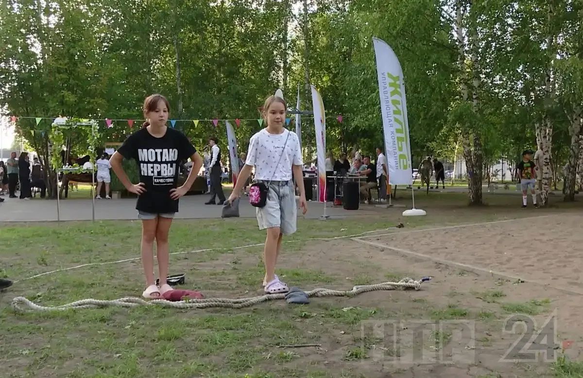 Во дворе дома №64 на проспекте Строителей в Нижнекамске прошёл по случаю завершения благоустройства