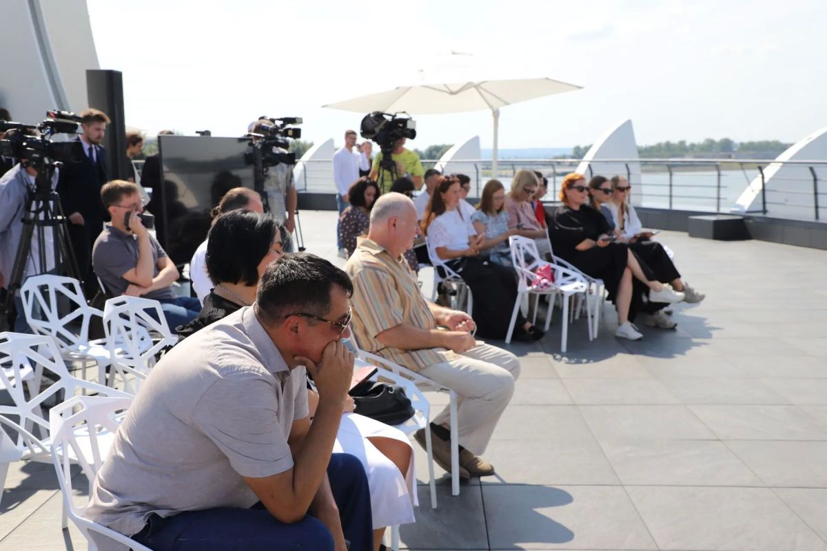 #пресс_конференция . В преддверии Дня строителя министр строительства, архитектуры и ЖКХ РТ Марат Айзатуллин провел традиционную пресс-конференцию #пресс_конференция . В преддверии Дня строителя министр строительства, архитектуры и ЖКХ РТ Марат Айзатуллин провел традиционную пресс-конференцию