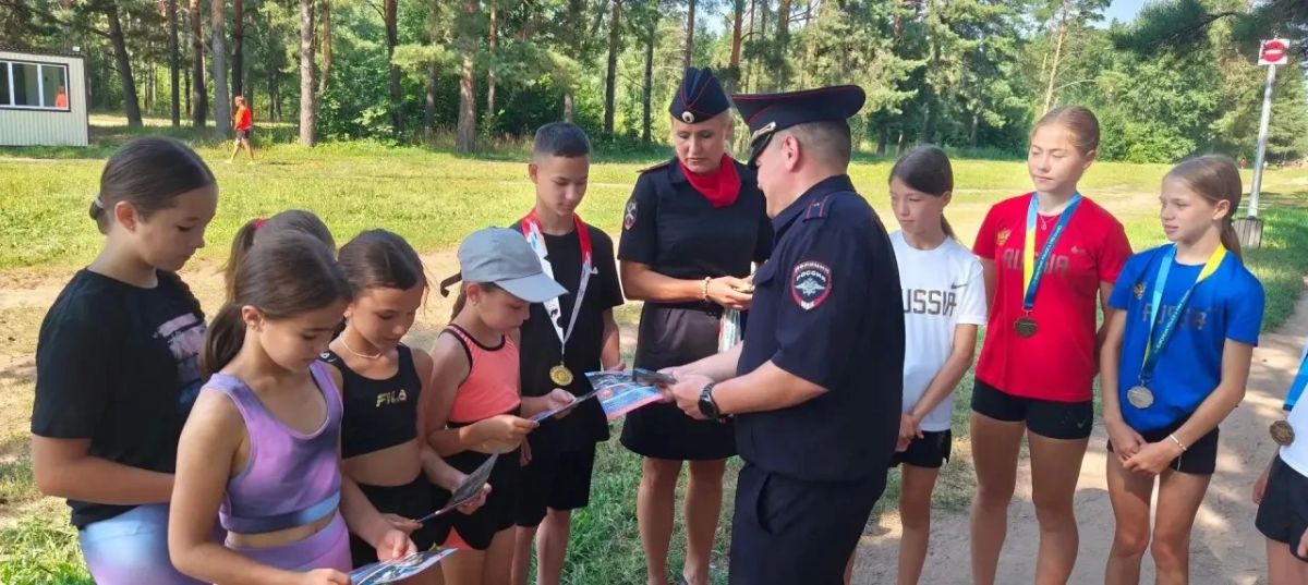 В парке «Прибрежный» прошла акция «Зарядка со стражем порядка» В парке «Прибрежный» прошла акция «Зарядка со стражем порядка»