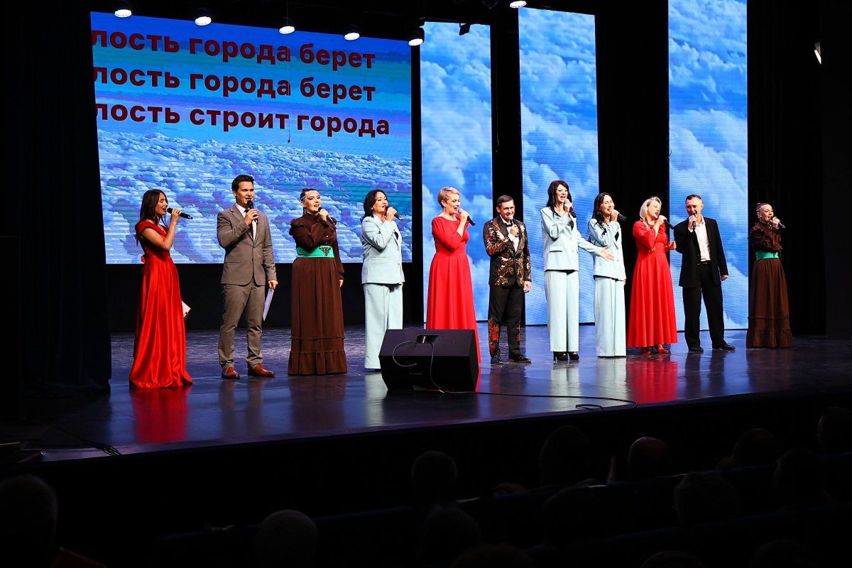 Город-сад, созданный мечтой: нижнекамские строители отметили свой профессиональный день Город-сад, созданный мечтой: нижнекамские строители отметили свой профессиональный день
