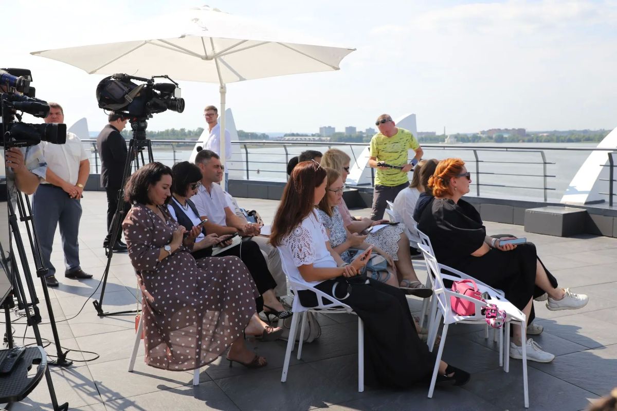 #пресс_конференция . В преддверии Дня строителя министр строительства, архитектуры и ЖКХ РТ Марат Айзатуллин провел традиционную пресс-конференцию #пресс_конференция . В преддверии Дня строителя министр строительства, архитектуры и ЖКХ РТ Марат Айзатуллин провел традиционную пресс-конференцию