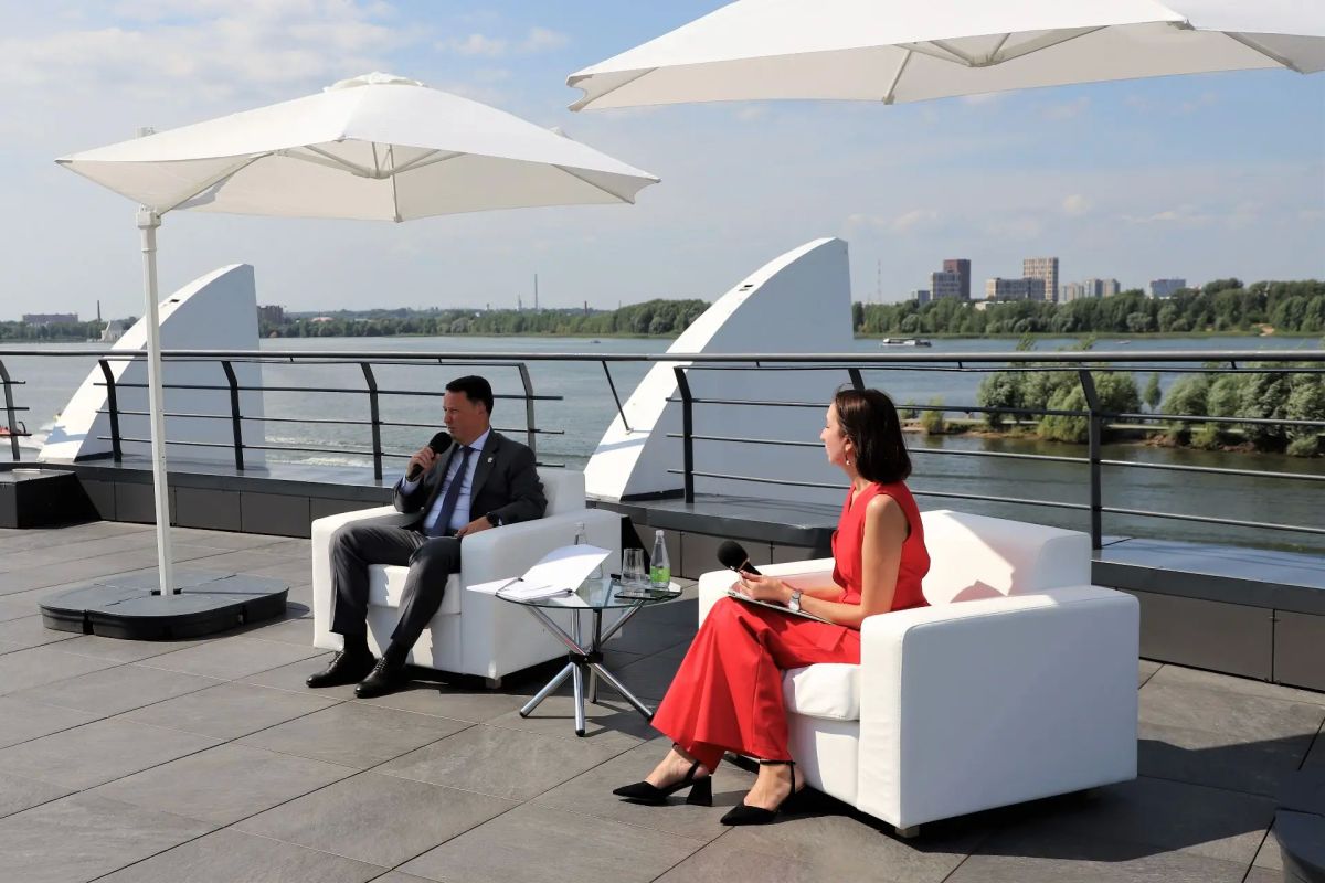 #пресс_конференция . В преддверии Дня строителя министр строительства, архитектуры и ЖКХ РТ Марат Айзатуллин провел традиционную пресс-конференцию #пресс_конференция . В преддверии Дня строителя министр строительства, архитектуры и ЖКХ РТ Марат Айзатуллин провел традиционную пресс-конференцию