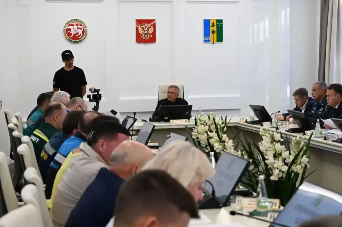 Рустам Минниханов провел заседание штаба по ликвидации последствий атаки вражеских БПЛА в Нижнекамске Рустам Минниханов провел заседание штаба по ликвидации последствий атаки вражеских БПЛА в Нижнекамске