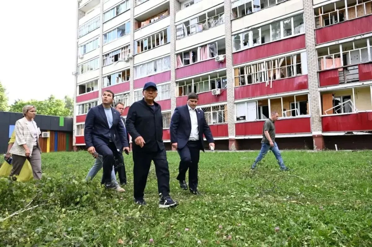 Рустам Минниханов осмотрел повреждённый дом в Нижнекамске