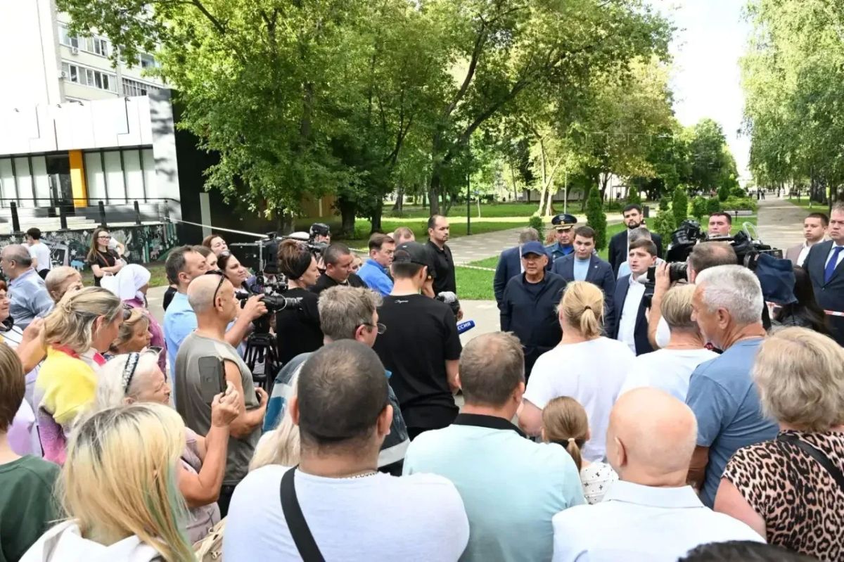 Рустам Минниханов находится в Нижнекамске Рустам Минниханов находится в Нижнекамске