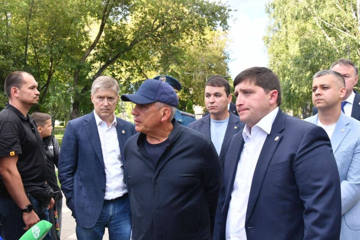 Рустам Минниханов заявил, что БПЛА в Нижнекамске ударили по хостелу с рабочими и жилому дому, где находился пятилетний ребенок