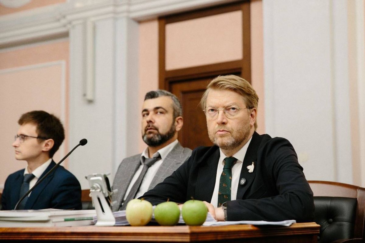 Верховный суд удовлетворил иск партии «Родина» и отменил регистрацию федерального списка кандидатов «Яблока» на выборах депутатов Госдумы Верховный суд удовлетворил иск партии «Родина» и отменил регистрацию федерального списка кандидатов «Яблока» на выборах депутатов Госдумы