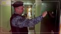 Когда дверь не открывают - работа не останавливается