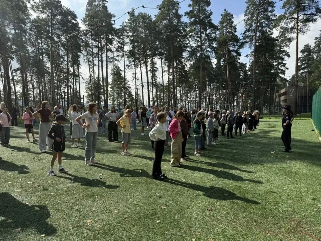 В лагере имени Губина прошла «Зарядка со стражами порядка» В лагере имени Губина прошла «Зарядка со стражами порядка»