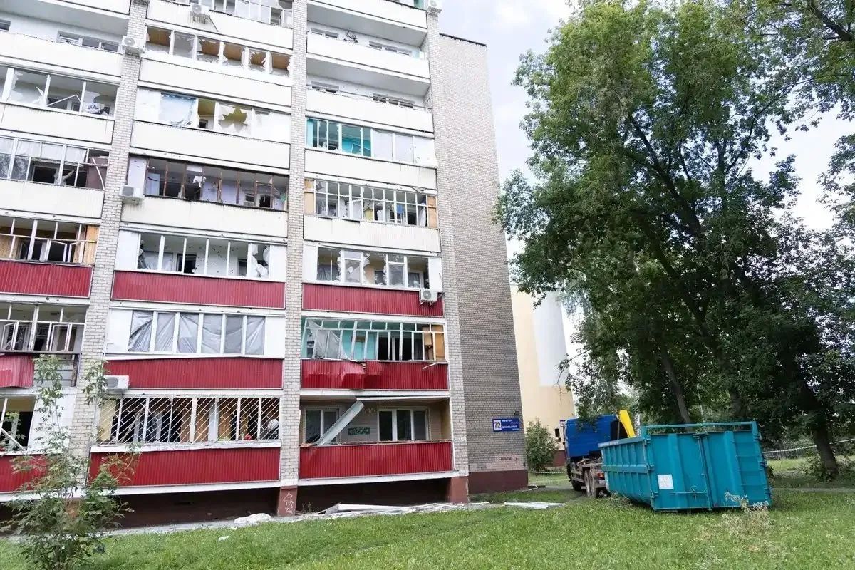 В Нижнекамске после атаки беспилотника 10 августа поврежден многоквартирный дом на Школьном бульваре В Нижнекамске после атаки беспилотника 10 августа поврежден многоквартирный дом на Школьном бульваре