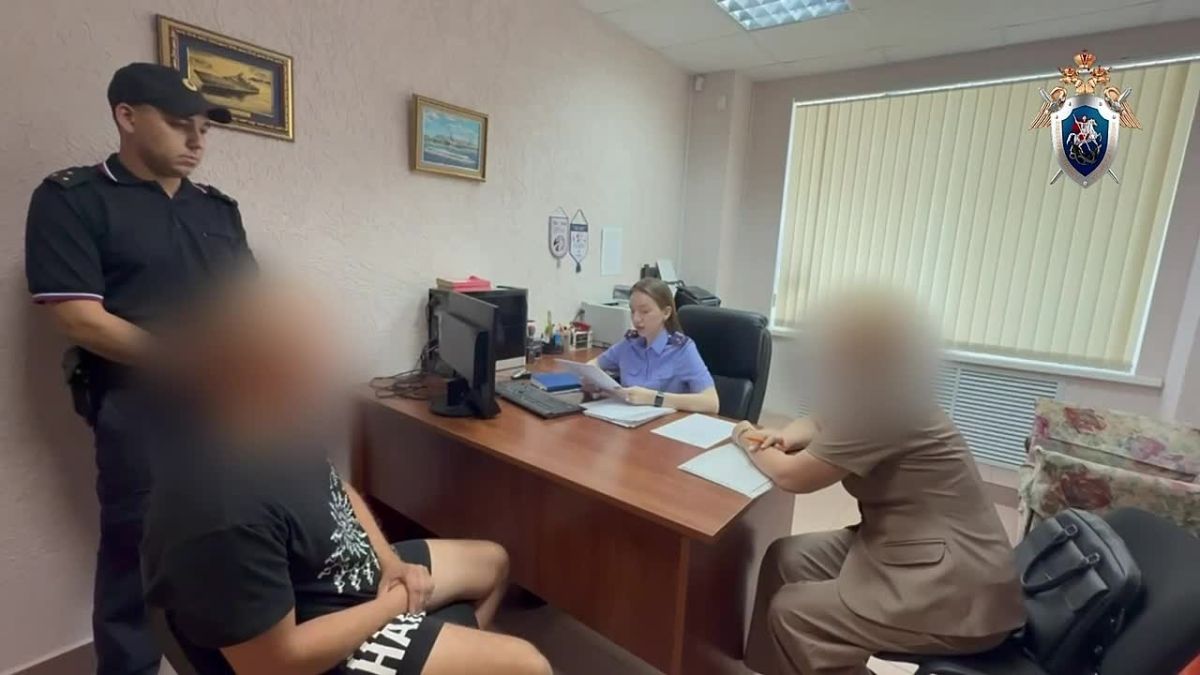 Мужчину, сбившего на гидроцикле девушку под Казанью, отправили под домашний арест Инцидент произошёл в конце июля на Волге. По версии следствия, Никита Решетов за рулём гидроцикла на скорости перепрыгнул причал, где загорала...