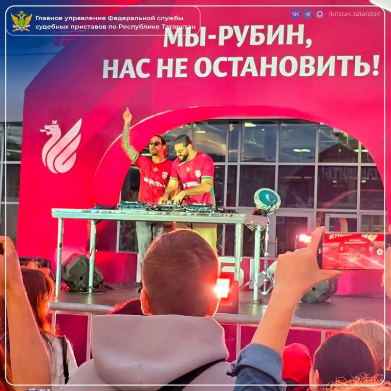 Выходной — отличный повод сменить привычный маршрут «служба — дом» на «трибуна — футбольное поле» Выходной — отличный повод сменить привычный маршрут «служба — дом» на «трибуна — футбольное поле»