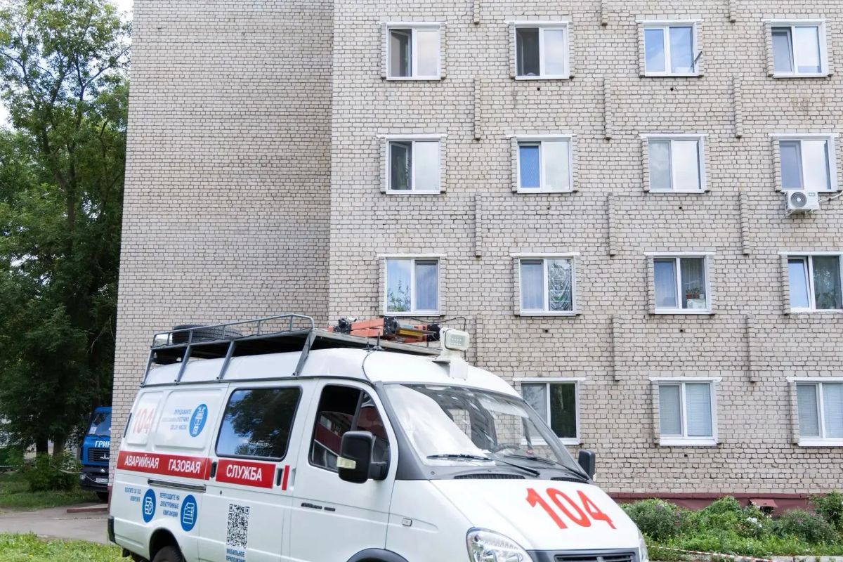 В Нижнекамске восстанавливают поврежденный после атаки БПЛА дом В Нижнекамске восстанавливают поврежденный после атаки БПЛА дом