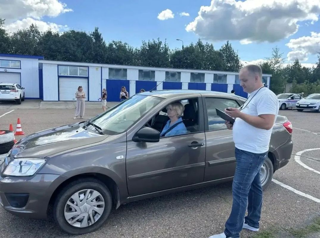 В Чистополе прошел ежегодный конкурс мастерства вождения среди женщин «Автоледи» В Чистополе прошел ежегодный конкурс мастерства вождения среди женщин «Автоледи»