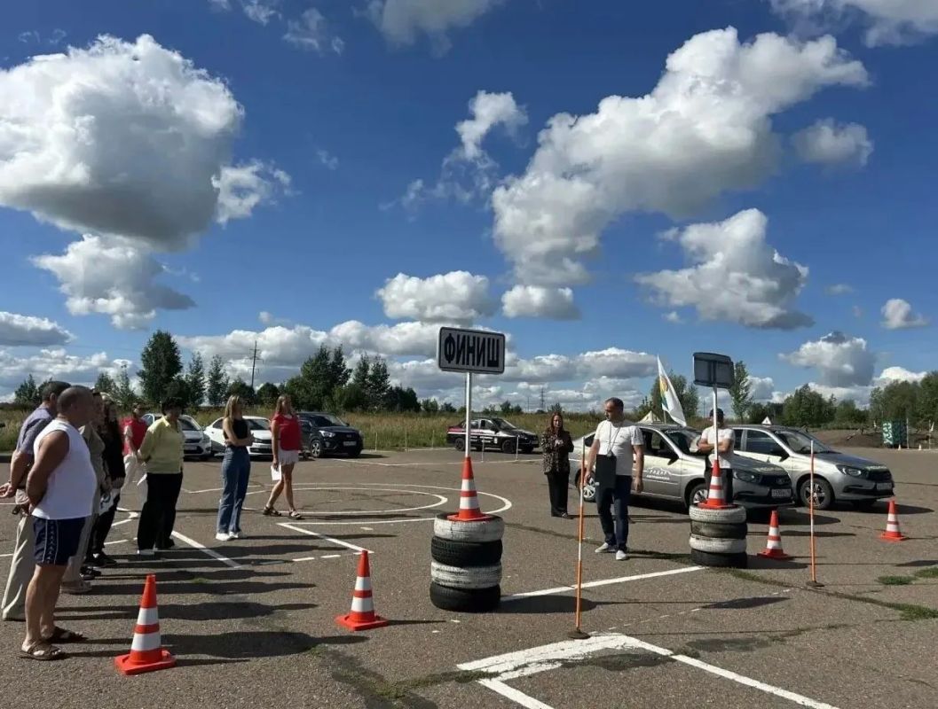В Чистополе прошел ежегодный конкурс мастерства вождения среди женщин «Автоледи» В Чистополе прошел ежегодный конкурс мастерства вождения среди женщин «Автоледи»