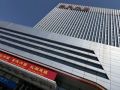 Синьцзян занимает почти 1,7 млн кв. км, граничит с восемью странами и сочетает в своей экономике сельское хозяйство, промышленность, туризм и внешнюю торговлю