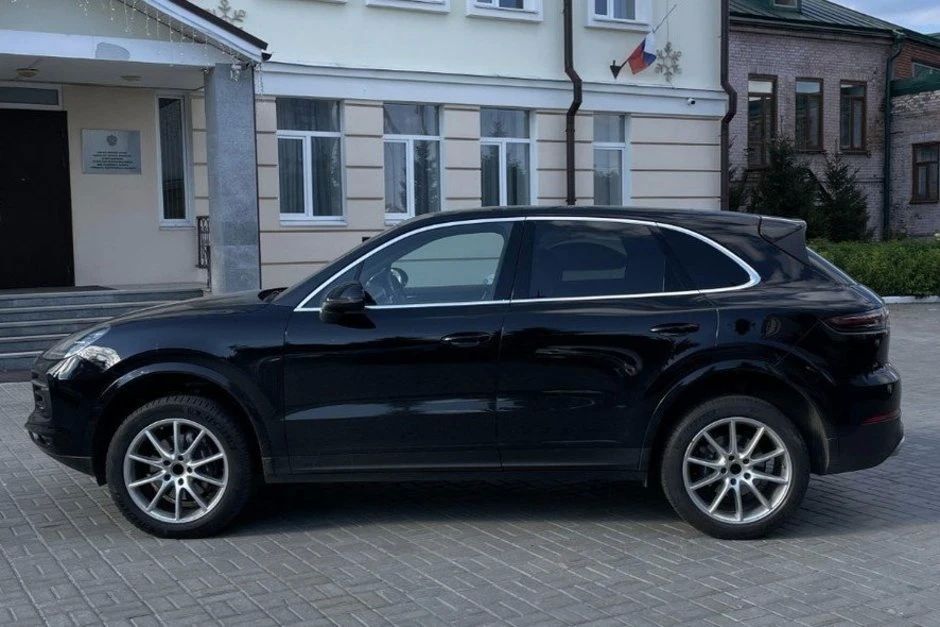 Porsche Cayenne семьи экс-вице-премьера РТ выставили на торги