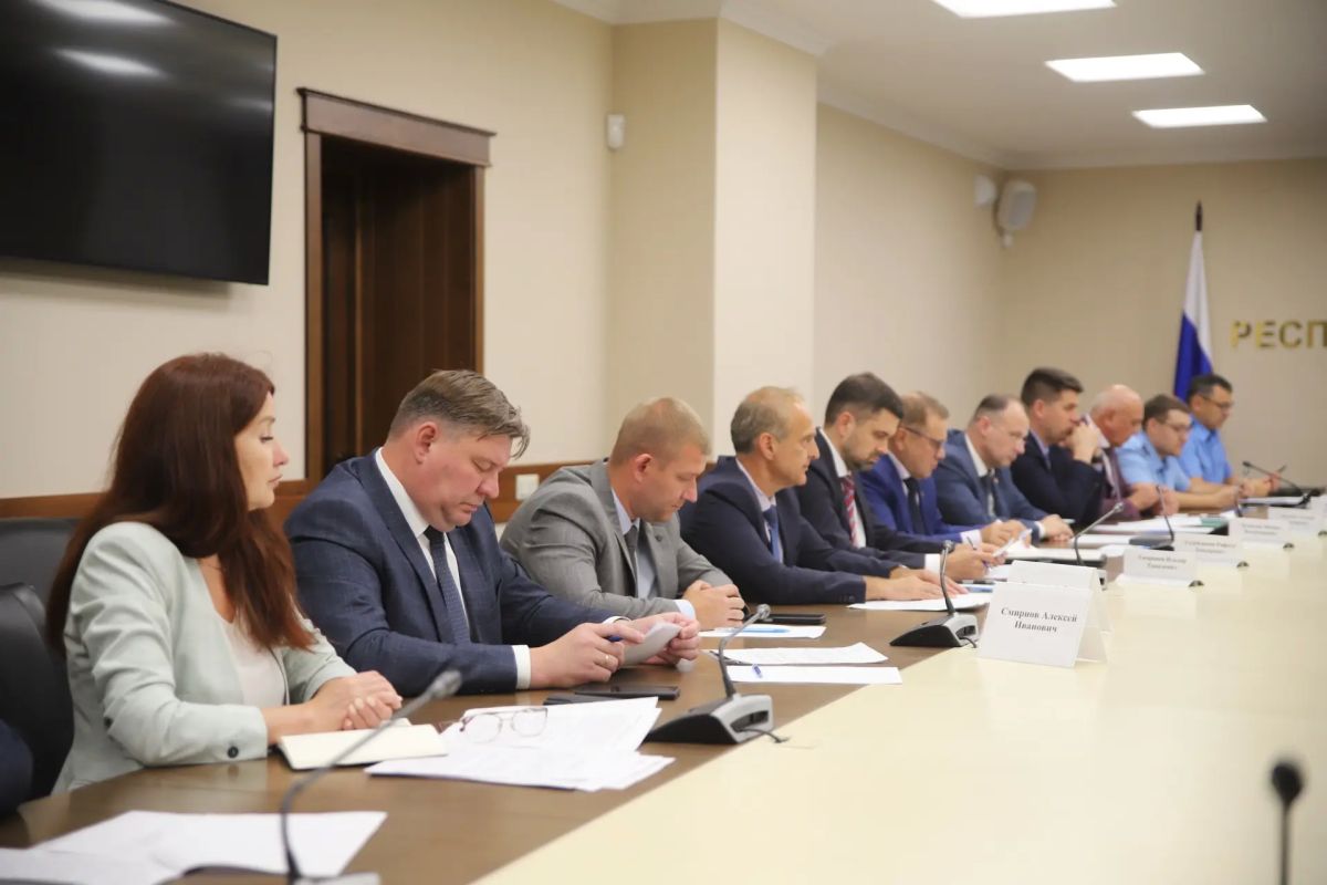 Заместитель прокурора Татарстана Зафар Махмудов провел межведомственное совещание по подготовке к предстоящему отопительному сезону с ответственными по данному направлению министерствами и ведомствами Заместитель прокурора Татарстана Зафар Махмудов провел межведомственное совещание по подготовке к предстоящему отопительному сезону с ответственными по данному направлению министерствами и ведомствами