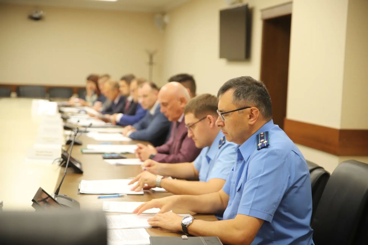 Заместитель прокурора Татарстана Зафар Махмудов провел межведомственное совещание по подготовке к предстоящему отопительному сезону с ответственными по данному направлению министерствами и ведомствами Заместитель прокурора Татарстана Зафар Махмудов провел межведомственное совещание по подготовке к предстоящему отопительному сезону с ответственными по данному направлению министерствами и ведомствами