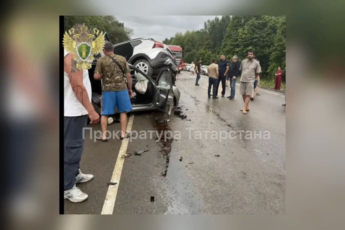 В Татарстане пьяный водитель влетел в машину с детьми: мать и двое детей погибли
