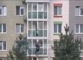 Мужчина сорвался с балкона казанской многоэтажки, пытаясь спуститься по простыням