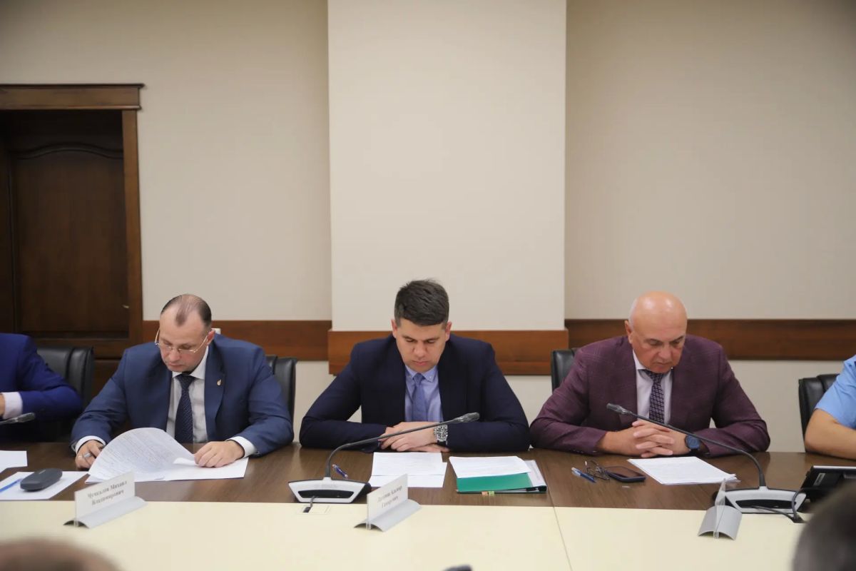 Заместитель прокурора Татарстана Зафар Махмудов провел межведомственное совещание по подготовке к предстоящему отопительному сезону с ответственными по данному направлению министерствами и ведомствами Заместитель прокурора Татарстана Зафар Махмудов провел межведомственное совещание по подготовке к предстоящему отопительному сезону с ответственными по данному направлению министерствами и ведомствами