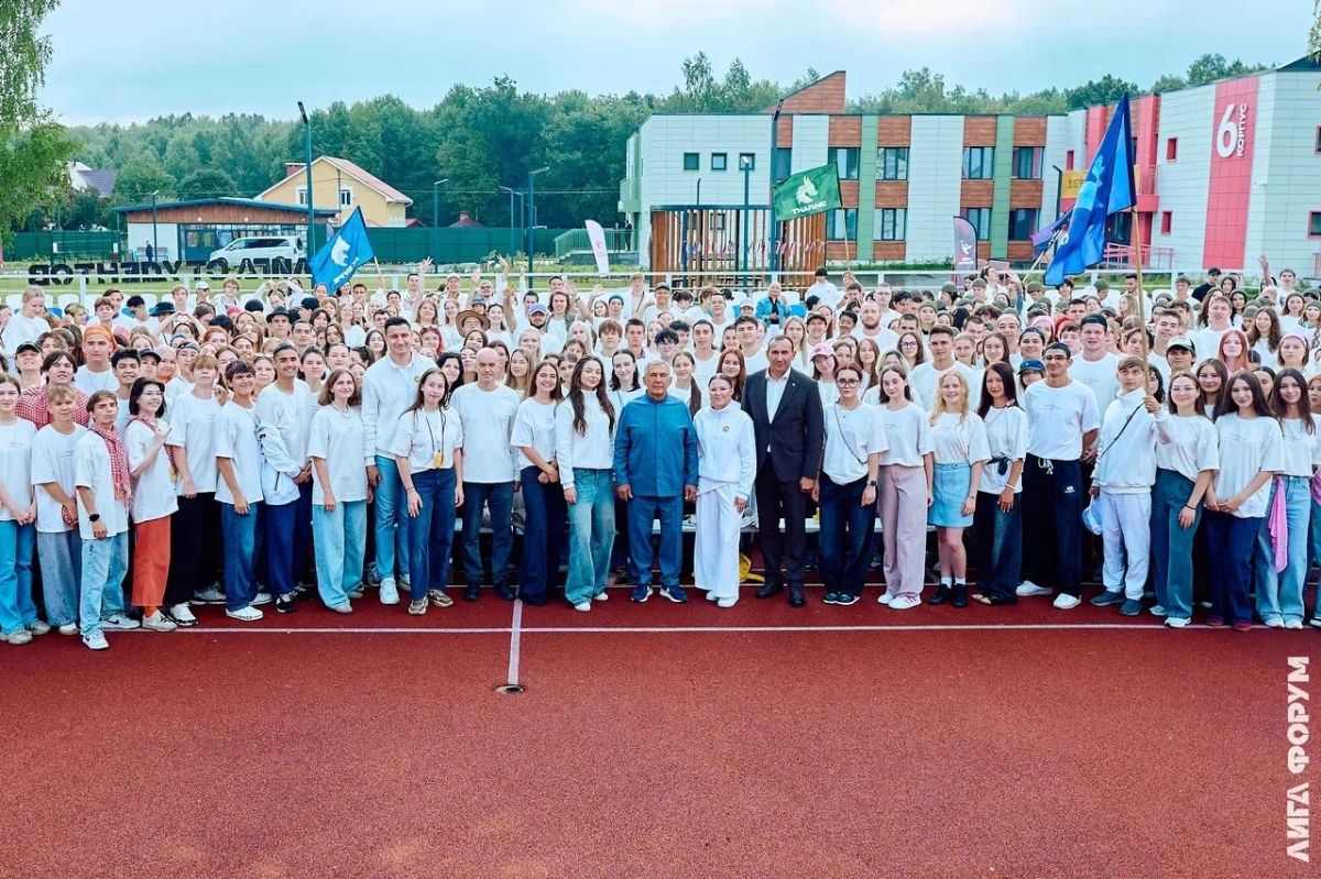 Рустам Минниханов встретился со студентами на «Лига Форуме»