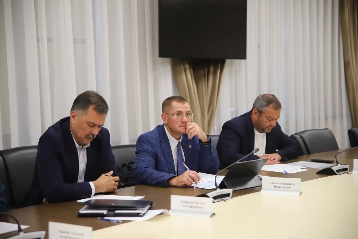Заместитель прокурора Татарстана Зафар Махмудов провел межведомственное совещание по подготовке к предстоящему отопительному сезону с ответственными по данному направлению министерствами и ведомствами Заместитель прокурора Татарстана Зафар Махмудов провел межведомственное совещание по подготовке к предстоящему отопительному сезону с ответственными по данному направлению министерствами и ведомствами