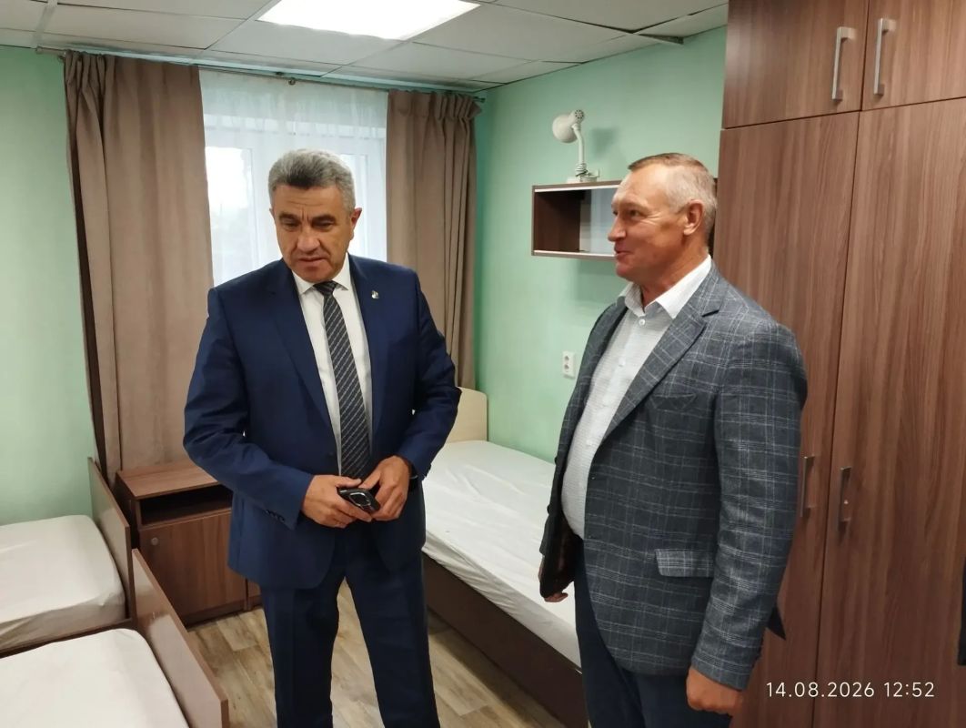 Ильсур Хадиуллин оценил ход капремонта филиала Алексеевского аграрного колледжа в Алькеевском районе Ильсур Хадиуллин оценил ход капремонта филиала Алексеевского аграрного колледжа в Алькеевском районе